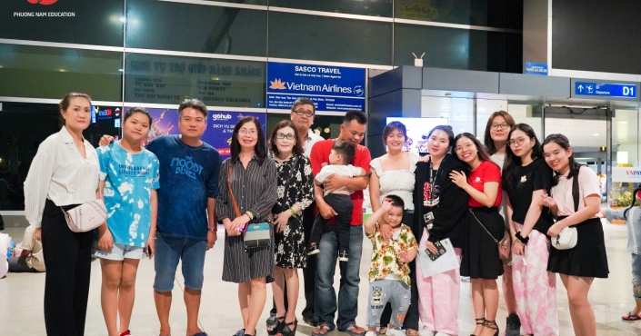 Tiễn bạn Kim du học sinh tại sân bay