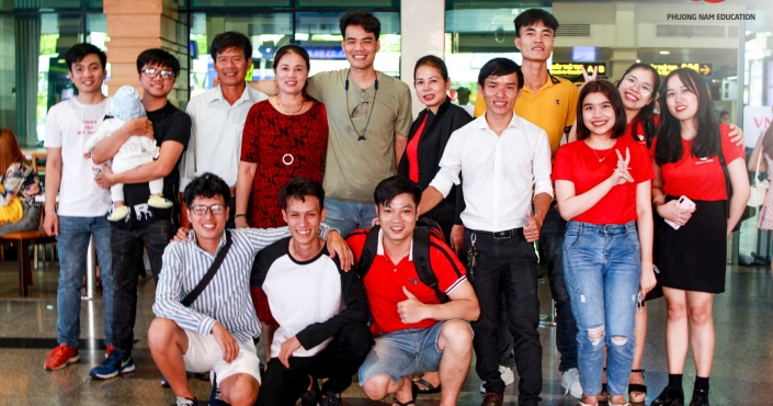 Tiễn du học sinh tại sân bay
